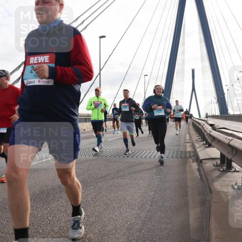 03.10.2024 - Köhlbrandbrückenlauf Matties Gatica Varas http://msf.ph/oto/7198643 03.10.2024 09:29:15 Position 2 2, 2491, 1869 meine-sportfotos.de