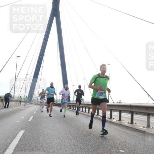 03.10.2024 - Köhlbrandbrückenlauf Jannik Wohlers http://msf.ph/oto/7198676 03.10.2024 09:19:49 Position 1 1021 meine-sportfotos.de