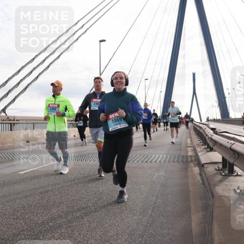 03.10.2024 - Köhlbrandbrückenlauf Matties Gatica Varas http://msf.ph/oto/7198700 03.10.2024 09:29:16 Position 2 249, 2490, 1869 meine-sportfotos.de
