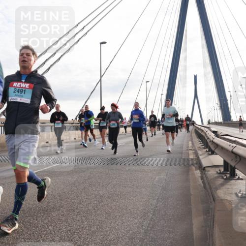 03.10.2024 - Köhlbrandbrückenlauf Matties Gatica Varas http://msf.ph/oto/7198744 03.10.2024 09:29:17 Position 2 2491, 2453 meine-sportfotos.de