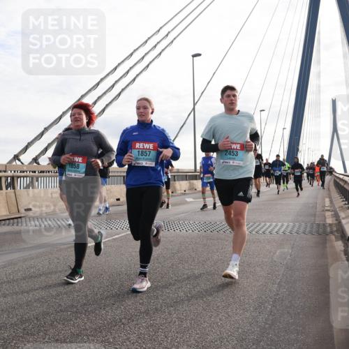 03.10.2024 - Köhlbrandbrückenlauf Matties Gatica Varas http://msf.ph/oto/7198827 03.10.2024 09:29:19 Position 2 2652, 1858, 1857, 2453 meine-sportfotos.de