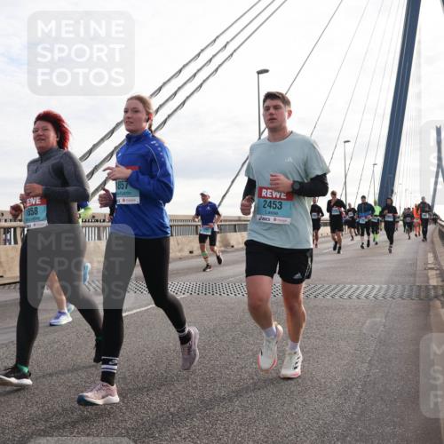 03.10.2024 - Köhlbrandbrückenlauf Matties Gatica Varas http://msf.ph/oto/7198841 03.10.2024 09:29:19 Position 2 52, 1858, 1857, 2453 meine-sportfotos.de