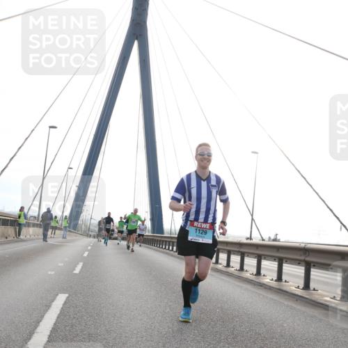 03.10.2024 - Köhlbrandbrückenlauf Jannik Wohlers http://msf.ph/oto/7199083 03.10.2024 09:19:54 Position 1 1129 meine-sportfotos.de