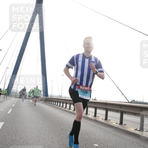 03.10.2024 - Köhlbrandbrückenlauf Jannik Wohlers http://msf.ph/oto/7199119 03.10.2024 09:19:55 Position 1 1129 meine-sportfotos.de