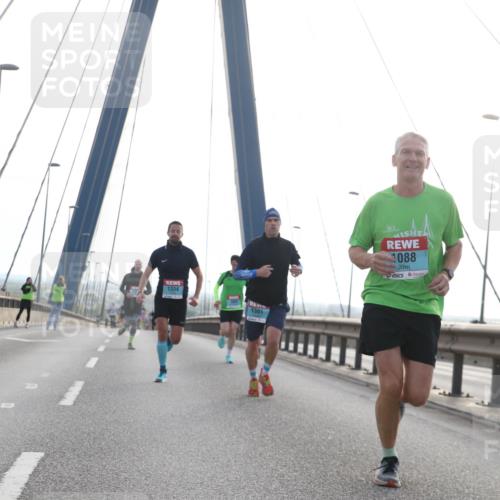 03.10.2024 - Köhlbrandbrückenlauf Jannik Wohlers http://msf.ph/oto/7199300 03.10.2024 09:19:58 Position 1 1334, 1301, 088 meine-sportfotos.de