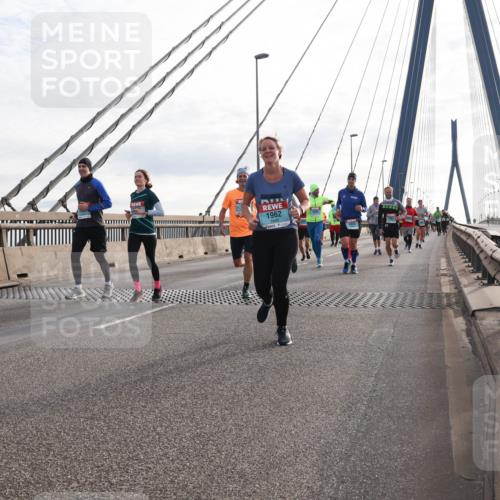 03.10.2024 - Köhlbrandbrückenlauf Matties Gatica Varas http://msf.ph/oto/7199317 03.10.2024 09:29:31 Position 2 742, 1962, 1820 meine-sportfotos.de