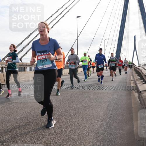 03.10.2024 - Köhlbrandbrückenlauf Matties Gatica Varas http://msf.ph/oto/7199353 03.10.2024 09:29:32 Position 2 1962 meine-sportfotos.de