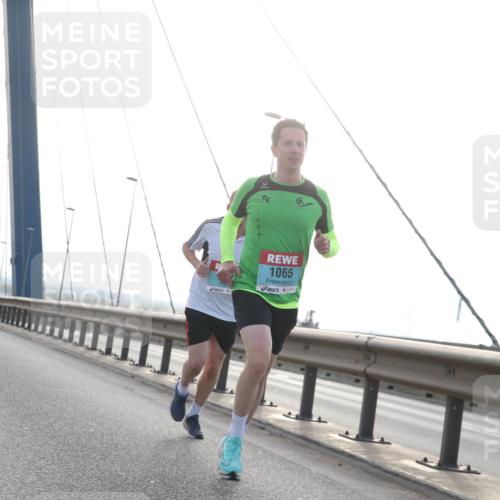 03.10.2024 - Köhlbrandbrückenlauf Jannik Wohlers http://msf.ph/oto/7199382 03.10.2024 09:20:02 Position 1 2097, 1065 meine-sportfotos.de