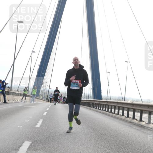 03.10.2024 - Köhlbrandbrückenlauf Jannik Wohlers http://msf.ph/oto/7199392 03.10.2024 09:20:02 Position 1 2097, 13 meine-sportfotos.de