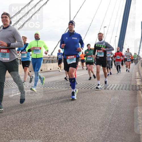 03.10.2024 - Köhlbrandbrückenlauf Matties Gatica Varas http://msf.ph/oto/7199407 03.10.2024 09:29:33 Position 2 2460, 1352, 2452, 1988, 2462, 1820, 2110 meine-sportfotos.de