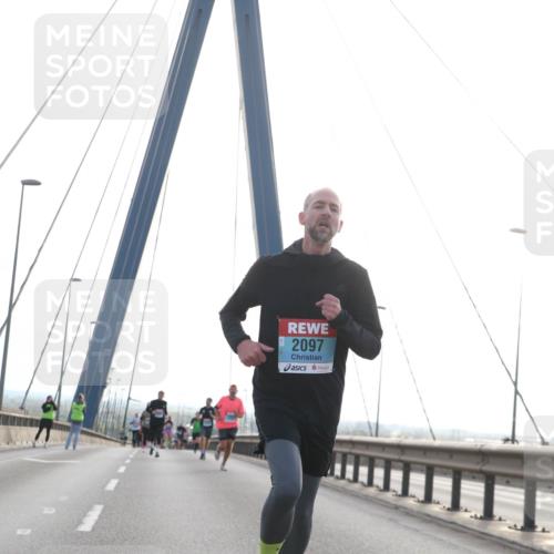 03.10.2024 - Köhlbrandbrückenlauf Jannik Wohlers http://msf.ph/oto/7199433 03.10.2024 09:20:04 Position 1 2097 meine-sportfotos.de