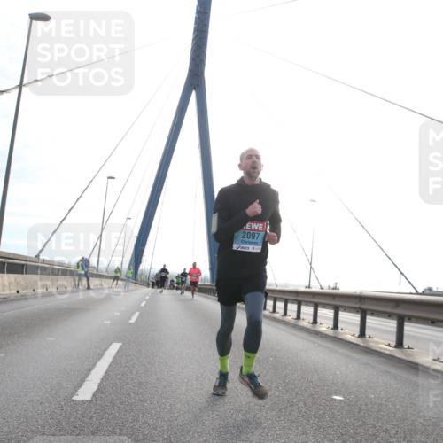 03.10.2024 - Köhlbrandbrückenlauf Jannik Wohlers http://msf.ph/oto/7199443 03.10.2024 09:20:04 Position 1 2097 meine-sportfotos.de