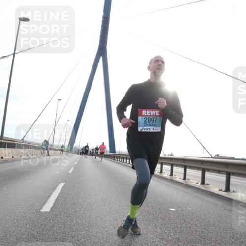 03.10.2024 - Köhlbrandbrückenlauf Jannik Wohlers http://msf.ph/oto/7199460 03.10.2024 09:20:04 Position 1 2097 meine-sportfotos.de