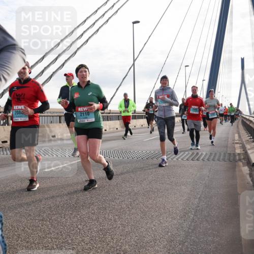 03.10.2024 - Köhlbrandbrückenlauf Matties Gatica Varas http://msf.ph/oto/7199502 03.10.2024 09:29:35 Position 2 208, 2110, 2006, 2294 meine-sportfotos.de