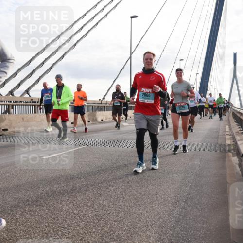 03.10.2024 - Köhlbrandbrückenlauf Matties Gatica Varas http://msf.ph/oto/7199598 03.10.2024 09:29:37 Position 2 2526, 2006, 2294 meine-sportfotos.de