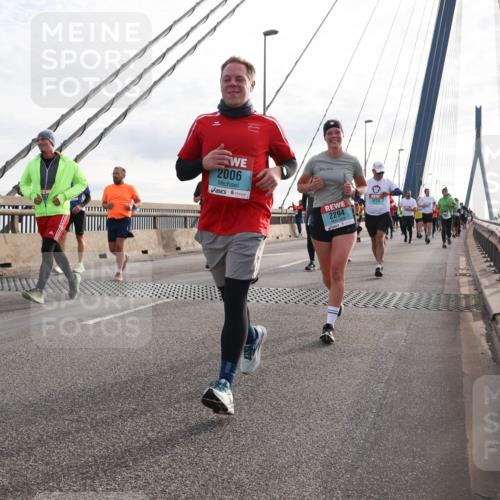 03.10.2024 - Köhlbrandbrückenlauf Matties Gatica Varas http://msf.ph/oto/7199638 03.10.2024 09:29:37 Position 2 2006, 2294, 3253 meine-sportfotos.de