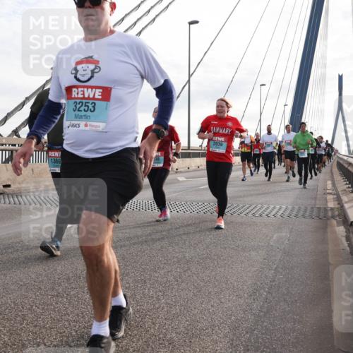 03.10.2024 - Köhlbrandbrückenlauf Matties Gatica Varas http://msf.ph/oto/7199790 03.10.2024 09:29:40 Position 2 3253, 38, 2039 meine-sportfotos.de