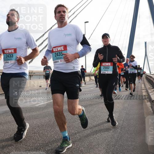 03.10.2024 - Köhlbrandbrückenlauf Matties Gatica Varas http://msf.ph/oto/7199957 03.10.2024 09:29:45 Position 2 2433, 2435, 2502, 2128 meine-sportfotos.de