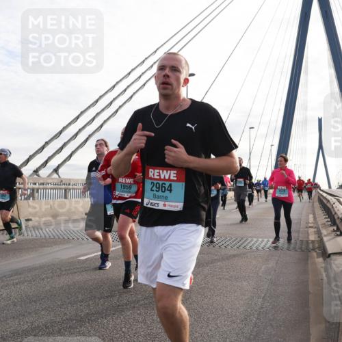 03.10.2024 - Köhlbrandbrückenlauf Matties Gatica Varas http://msf.ph/oto/7200553 03.10.2024 09:30:00 Position 2 1959, 2964, 1570 meine-sportfotos.de