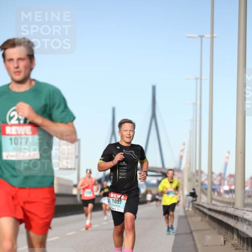 03.10.2024 - Köhlbrandbrückenlauf Fuchs,  Jonas http://msf.ph/oto/7203311 03.10.2024 09:40:30 Position 3 29, 1077, 1057 meine-sportfotos.de