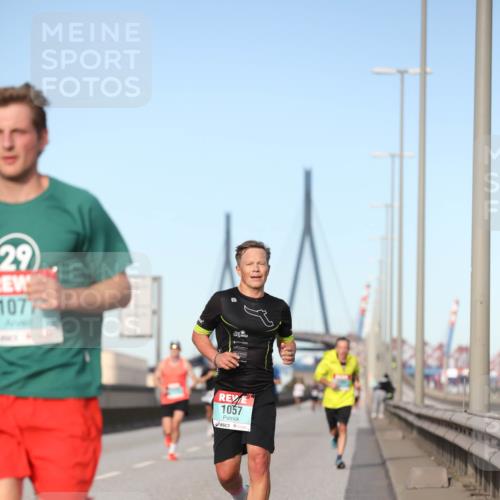 03.10.2024 - Köhlbrandbrückenlauf Fuchs,  Jonas http://msf.ph/oto/7203335 03.10.2024 09:40:30 Position 3 29, 1077, 1057 meine-sportfotos.de