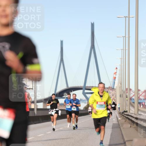 03.10.2024 - Köhlbrandbrückenlauf Fuchs,  Jonas http://msf.ph/oto/7203482 03.10.2024 09:40:32 Position 3 1082, 1405, 1394 meine-sportfotos.de