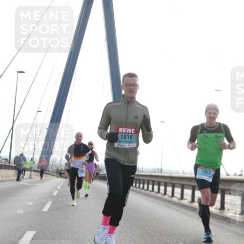 03.10.2024 - Köhlbrandbrückenlauf Jannik Wohlers http://msf.ph/oto/7206198 03.10.2024 09:20:17 Position 1 102, 1016, 1053 meine-sportfotos.de