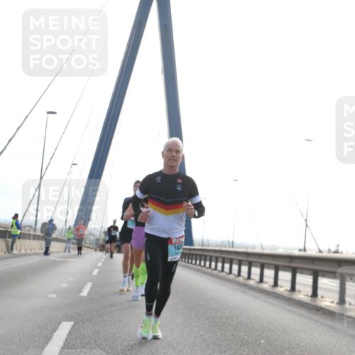 03.10.2024 - Köhlbrandbrückenlauf Jannik Wohlers http://msf.ph/oto/7206692 03.10.2024 09:20:18 Position 1 102 meine-sportfotos.de