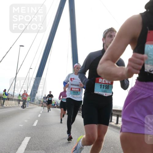 03.10.2024 - Köhlbrandbrückenlauf Jannik Wohlers http://msf.ph/oto/7206908 03.10.2024 09:20:20 Position 1 4, 1529, 1198, 1131, 1260 meine-sportfotos.de