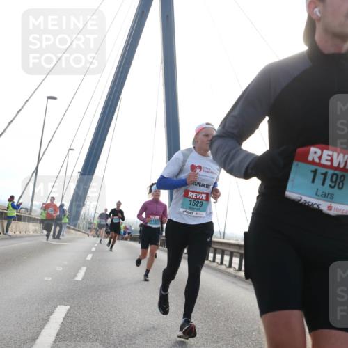 03.10.2024 - Köhlbrandbrückenlauf Jannik Wohlers http://msf.ph/oto/7206967 03.10.2024 09:20:21 Position 1 1131, 1529, 1198 meine-sportfotos.de