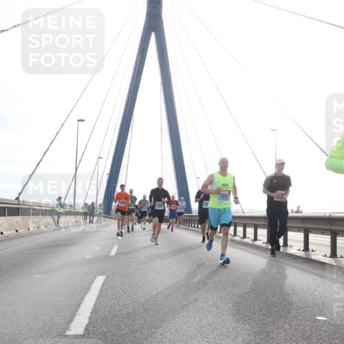 03.10.2024 - Köhlbrandbrückenlauf Jannik Wohlers http://msf.ph/oto/7208093 03.10.2024 09:20:34 Position 1 2659 meine-sportfotos.de