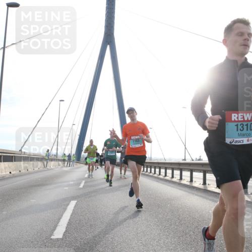 03.10.2024 - Köhlbrandbrückenlauf Jannik Wohlers http://msf.ph/oto/7208388 03.10.2024 09:20:37 Position 1 1163, 1310, 1743 meine-sportfotos.de