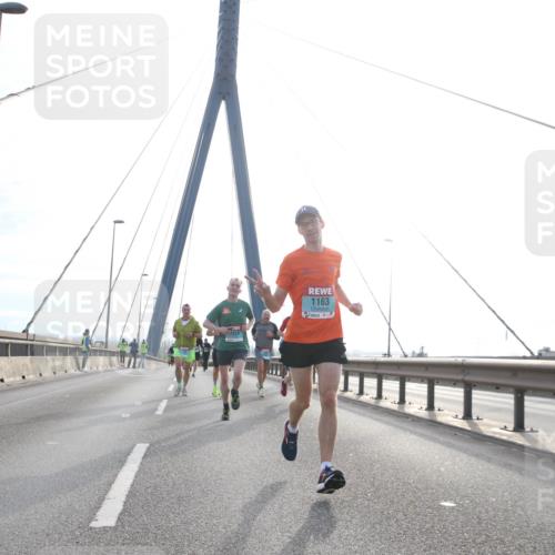 03.10.2024 - Köhlbrandbrückenlauf Jannik Wohlers http://msf.ph/oto/7208419 03.10.2024 09:20:37 Position 1 1329, 1163 meine-sportfotos.de