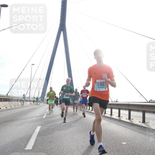 03.10.2024 - Köhlbrandbrückenlauf Jannik Wohlers http://msf.ph/oto/7208450 03.10.2024 09:20:38 Position 1 1329, 1163 meine-sportfotos.de