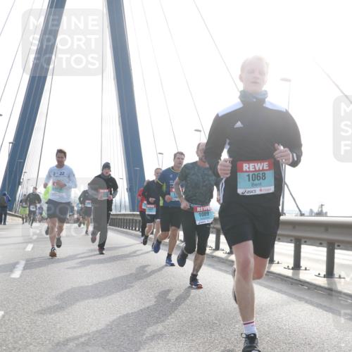 03.10.2024 - Köhlbrandbrückenlauf Jannik Wohlers http://msf.ph/oto/7209517 03.10.2024 09:20:43 Position 1 2522, 1218, 1437, 1068, 1089 meine-sportfotos.de
