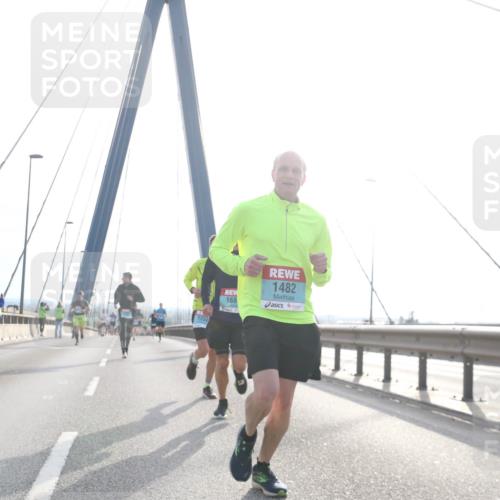 03.10.2024 - Köhlbrandbrückenlauf Jannik Wohlers http://msf.ph/oto/7209737 03.10.2024 09:20:49 Position 1 1250, 168, 1482, 11 meine-sportfotos.de