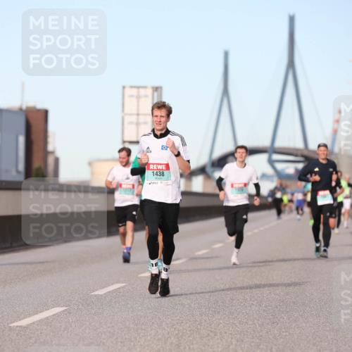 03.10.2024 - Köhlbrandbrückenlauf Fuchs,  Jonas http://msf.ph/oto/7209999 03.10.2024 09:44:45 Position 3 2054, 1438, 1266 meine-sportfotos.de