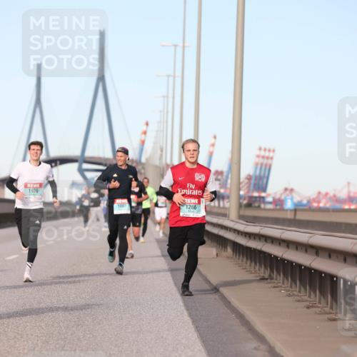 03.10.2024 - Köhlbrandbrückenlauf Fuchs,  Jonas http://msf.ph/oto/7210092 03.10.2024 09:44:47 Position 3 1438, 1194, 1920, 1083, 1266 meine-sportfotos.de