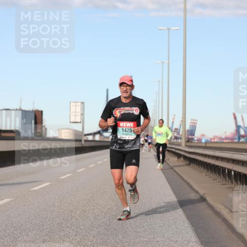 03.10.2024 - Köhlbrandbrückenlauf Fuchs,  Jonas http://msf.ph/oto/7210629 03.10.2024 09:44:56 Position 3 2054, 1425, 6 meine-sportfotos.de