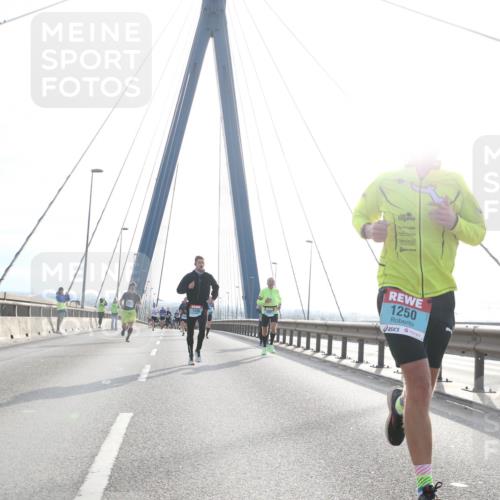 03.10.2024 - Köhlbrandbrückenlauf Jannik Wohlers http://msf.ph/oto/7211487 03.10.2024 09:20:50 Position 1 1250 meine-sportfotos.de