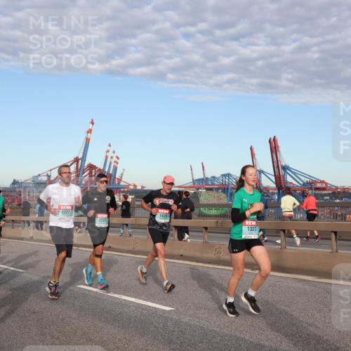 03.10.2024 - Köhlbrandbrückenlauf Matties Gatica Varas http://msf.ph/oto/7211584 03.10.2024 09:36:41 Position 2 110, 1121, 1202, 1222, 1425, 2220, 1327 meine-sportfotos.de