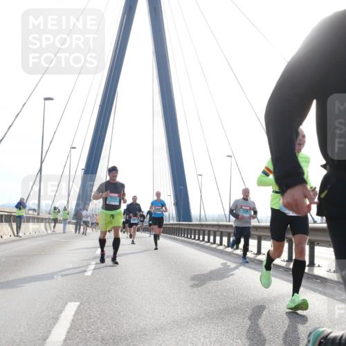 03.10.2024 - Köhlbrandbrückenlauf Jannik Wohlers http://msf.ph/oto/7211613 03.10.2024 09:20:53 Position 1 1114, 1139, 1109 meine-sportfotos.de