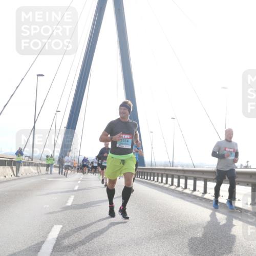 03.10.2024 - Köhlbrandbrückenlauf Jannik Wohlers http://msf.ph/oto/7211719 03.10.2024 09:20:55 Position 1 1114, 39 meine-sportfotos.de