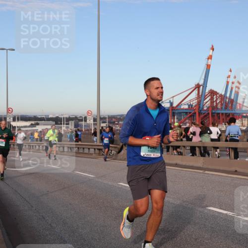 03.10.2024 - Köhlbrandbrückenlauf Matties Gatica Varas http://msf.ph/oto/7211775 03.10.2024 09:36:49 Position 2 7045, 1384, 1139 meine-sportfotos.de