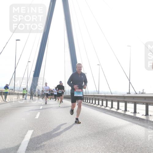 03.10.2024 - Köhlbrandbrückenlauf Jannik Wohlers http://msf.ph/oto/7211981 03.10.2024 09:20:57 Position 1 1255, 1132 meine-sportfotos.de