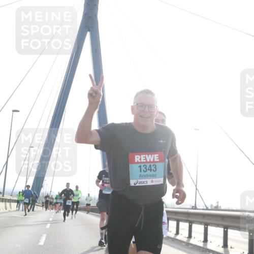 03.10.2024 - Köhlbrandbrückenlauf Jannik Wohlers http://msf.ph/oto/7212394 03.10.2024 09:21:10 Position 1 115, 1343 meine-sportfotos.de