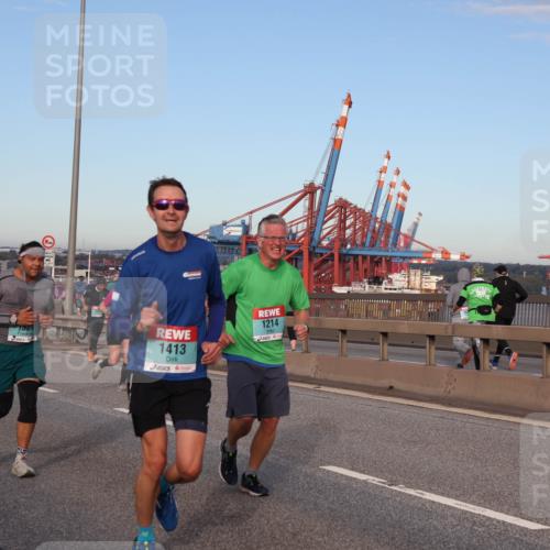 03.10.2024 - Köhlbrandbrückenlauf Matties Gatica Varas http://msf.ph/oto/7212412 03.10.2024 09:37:22 Position 2 1354, 1321, 1413, 1214 meine-sportfotos.de