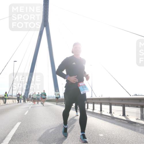 03.10.2024 - Köhlbrandbrückenlauf Jannik Wohlers http://msf.ph/oto/7212666 03.10.2024 09:21:15 Position 1 1121, 1083 meine-sportfotos.de