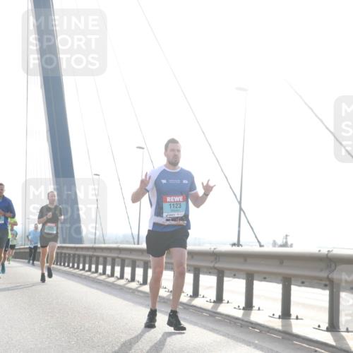 03.10.2024 - Köhlbrandbrückenlauf Jannik Wohlers http://msf.ph/oto/7212933 03.10.2024 09:21:28 Position 1 1349, 1159, 1123 meine-sportfotos.de