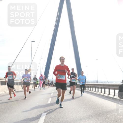 03.10.2024 - Köhlbrandbrückenlauf Jannik Wohlers http://msf.ph/oto/7213179 03.10.2024 09:21:35 Position 1 11, 1442, 1443, 1075 meine-sportfotos.de